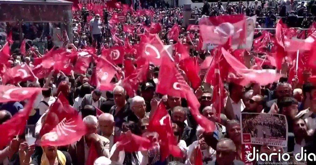 Decenas de miles de simpatizantes de Ozel se manifiestan en Ankara
