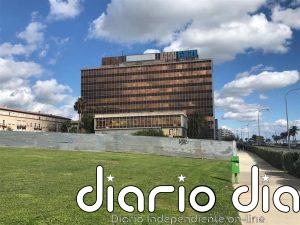 Decenas de vecinos de Palma protestan contra el aparcamiento y los equipamientos previstos junto al edificio de Gesa