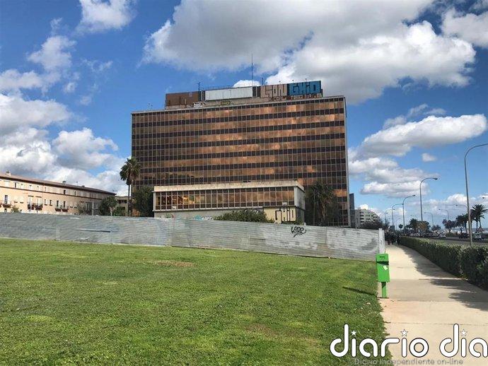 Decenas de vecinos de Palma protestan contra el aparcamiento y los equipamientos previstos junto al edificio de Gesa