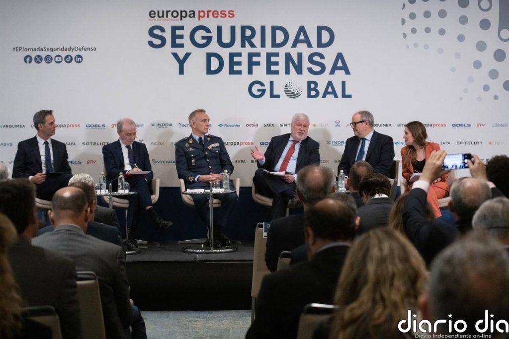 Defensa urge a las empresas del sector "a ponerse las pilas" y no perder el tiempo en rencillas innecesarias