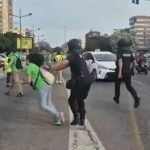 Denuncian la "brutal agresión" de un policía a una manifestante por la educación pública en València