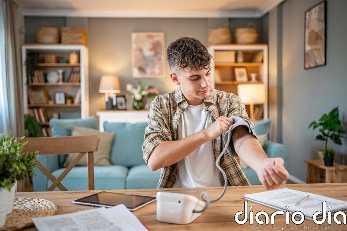 ¿Desde qué edad hay que vigilar la tensión arterial? Los expertos lo aclaran que no es solo cosa de adultos
