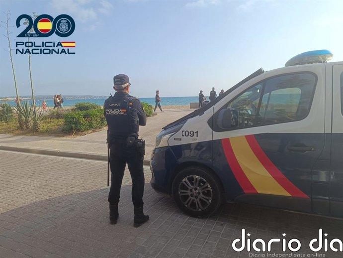 Detenido un hombre por grabar a dos jóvenes, una de ella menor, y masturbarse en una playa de Palma