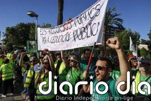 Direcciones de centros condenan "agresiones policiales" a docentes: "Defender la escuela pública no es ningún delito"