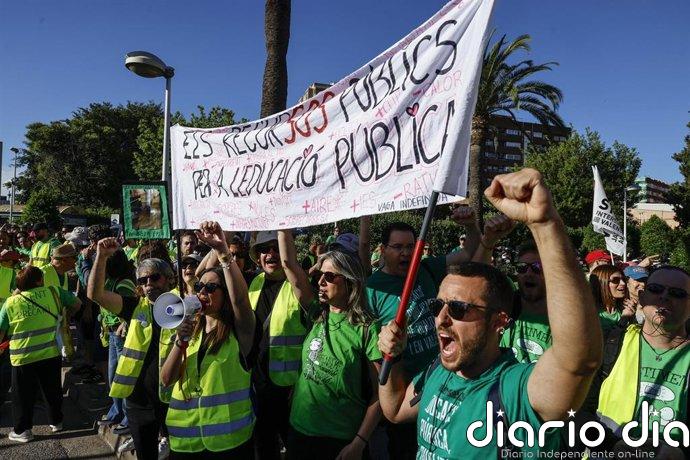 Direcciones de centros condenan "agresiones policiales" a docentes: "Defender la escuela pública no es ningún delito"