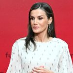Doña Letizia, impecable de blanco y negro para los Premios SM de Literatura Infantil y Juvenil