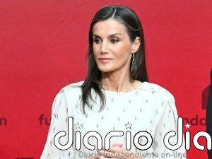 Doña Letizia, impecable de blanco y negro para los Premios SM de Literatura Infantil y Juvenil