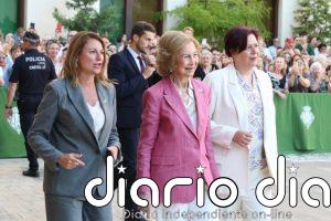 Doña Sofía, aclamada y querida en su viaje a Castellón para apoyar el Banco de Alimentos