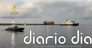 Dos patrulleras del Servicio Marítimo de la Guardia Civil escoltan al MV Hondius