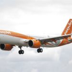 easyJet reduce un 40% las pérdidas del primer semestre, pero las reservas para verano caen por el conflicto