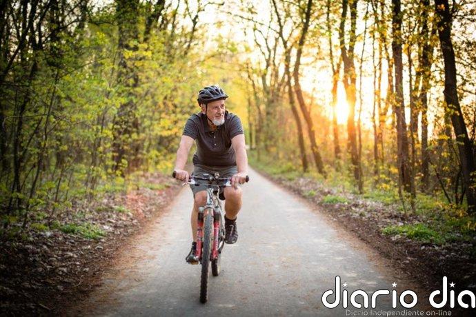Ejercicio sobre ruedas: el ciclismo mejora la cognición, la salud mental y las relaciones sociales en todas la edades