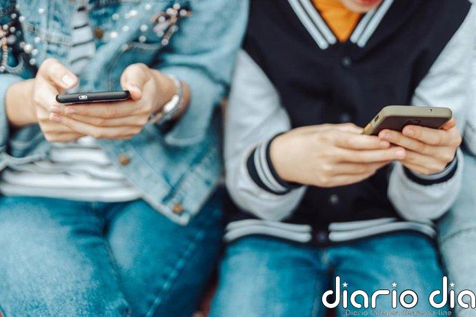 El 32% de los adolescentes gallegos con pareja sufrió violencia digital, según un estudio de Unicef
