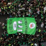 El 80% de los docentes decide mantener la huelga indefinida pero la mayoría apuesta por rebajar la movilización
