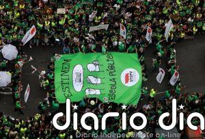 El 80% de los docentes decide mantener la huelga indefinida pero la mayoría apuesta por rebajar la movilización