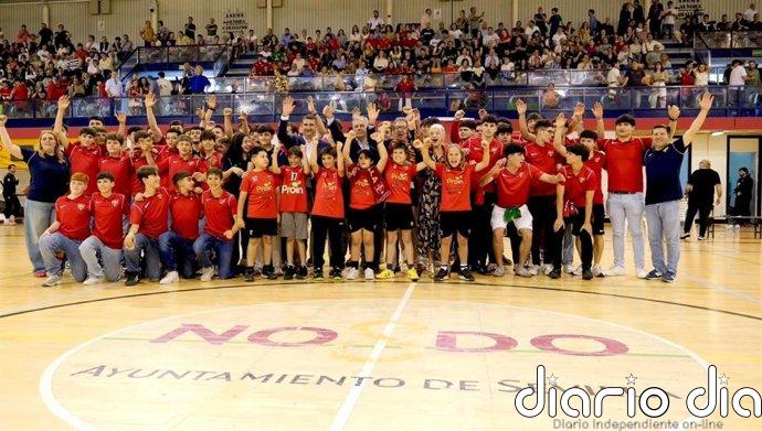 El alcalde felicita al Cajasol Sevilla BM por ascender a la Liga Asobal tras imponerse al BM Alcobendas