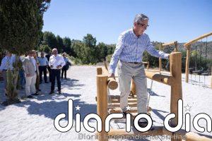 El área recreativa de La Viñuela (Málaga) estrena nuevo mobiliario y equipamiento y más zonas verdes