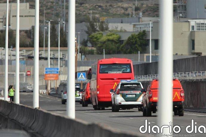 El avión con los catorce españoles del crucero 'MV Hondius' despega de Tenerife con destino Madrid