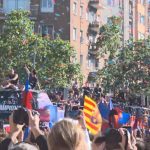 El Barça celebra la Liga junto a miles de personas