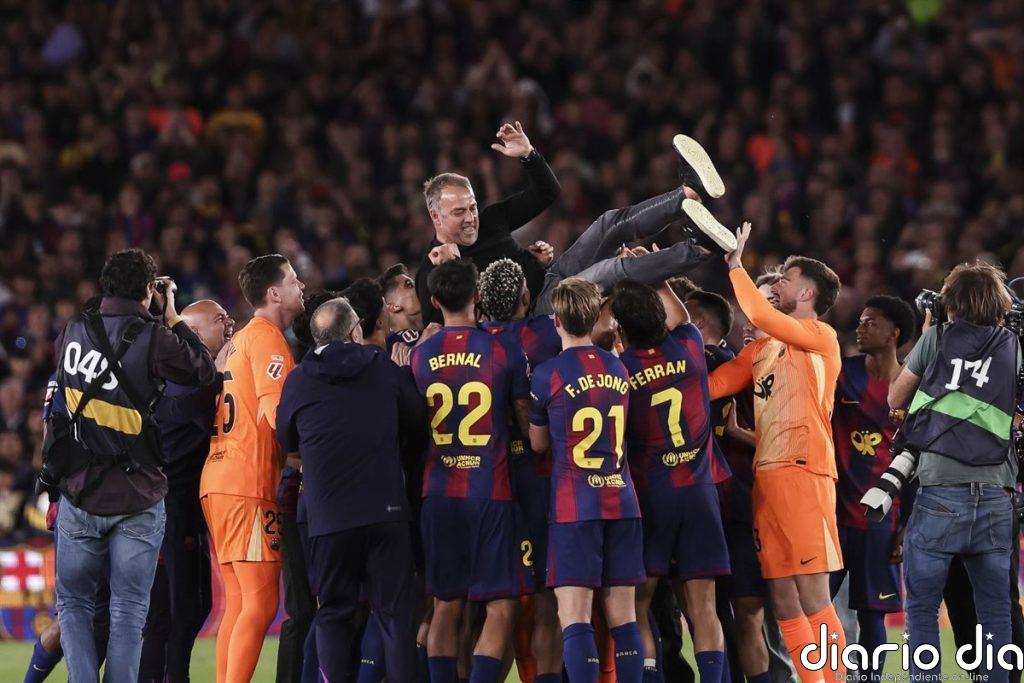 El Barça festeja alegre y comedido la segunda Liga de un Flick protagonista