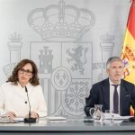 El barco 'MV Hondius' arribará en tres días a Canarias y los 14 españoles serán examinados en Madrid