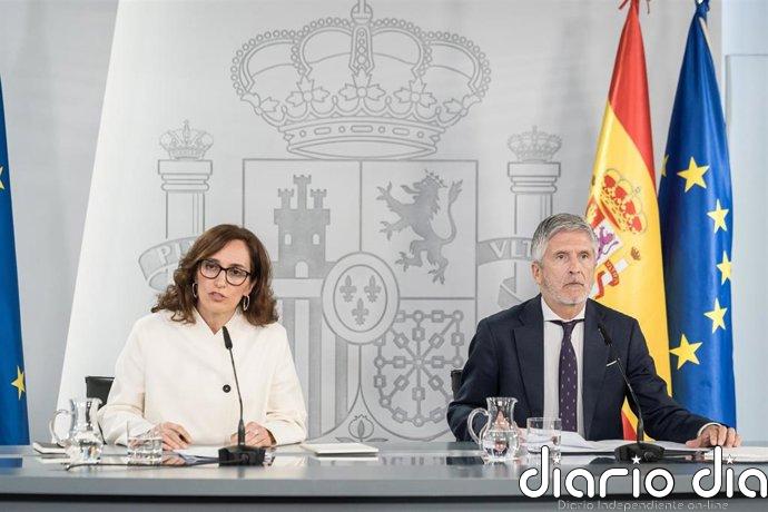 El barco 'MV Hondius' arribará en tres días a Canarias y los 14 españoles serán examinados en Madrid