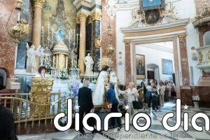 El Besamanos a la Virgen alcanza un récord histórico de participación tras el paso de 34.000 fieles