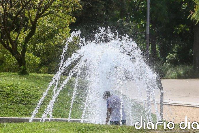 El calor de pleno verano con temperaturas récord para mayo y noches tropicales se mantendrá hasta la próxima semana
