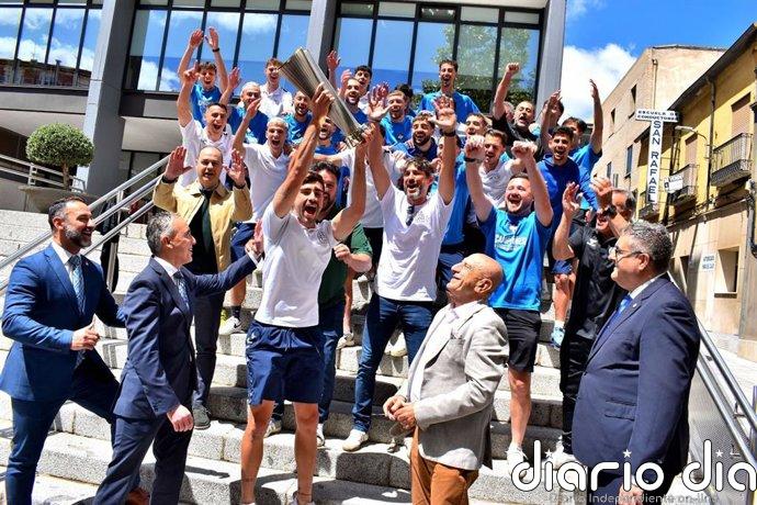 El Calvo Sotelo de Puertollano recibe el reconocimiento institucional tras su ascenso a Segunda Federación