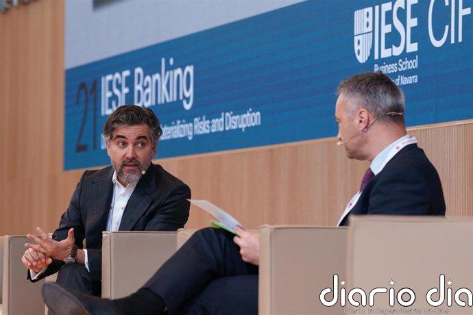 El CEO de Santander España apuesta por pasar de ser un "banco de producto" a un "banco de cliente"
