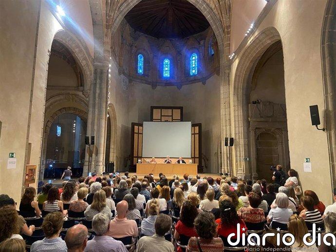 El ciclo 'De libros y letras' del Ayuntamiento de Ávila comienza una nueva temporada con el escritor Máximo Huerta