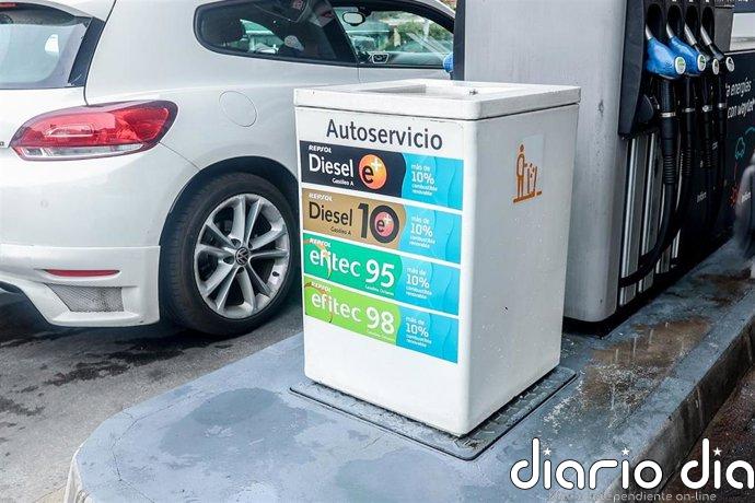 El diésel prosigue su tendencia bajista y cae por debajo de los 1,7 euros el litro