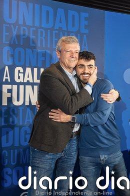 El diputado autonómico Raúl Santamaría se postula para la presencia de las Novas Xeracións en Pontevedra Archivo - El presidente de la Xunta, Alfonso Rueda, con Raúl Santamaría en el mitin de Vilagarcía.