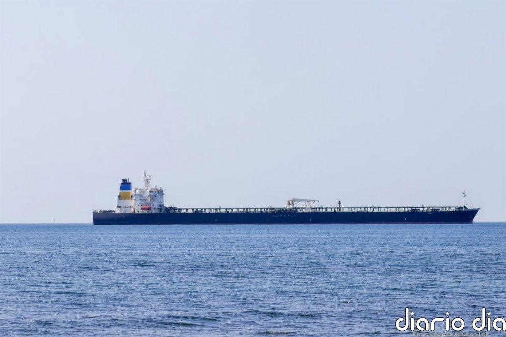 El Ejecutivo alerta del riesgo para España de la 'flota fantasma' rusa, con 50 barcos cerca de Canarias cada semana