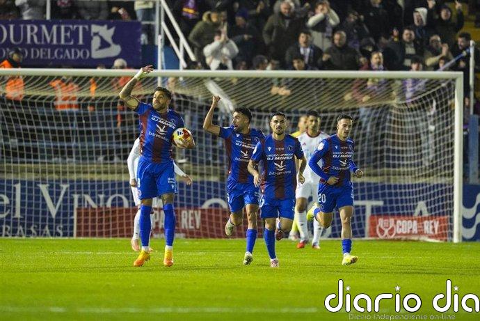 El Extremadura logra el ascenso a Primera RFEF tras ganar al Linares y quedar primero de su grupo
