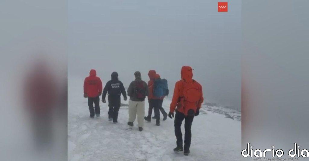 El GERA rescata a varios senderistas y corredores atrapados por nieve y viento en la Sierra de Guadarrama