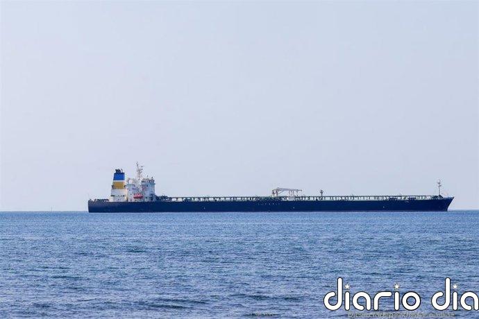 El Gobierno alerta del riesgo para España de la 'flota fantasma' rusa, con 50 barcos cerca de Canarias cada semana