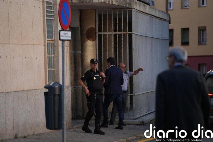 El hermano de Pedro Sánchez entra a la Audiencia Provincial de Badajoz por la puerta trasera