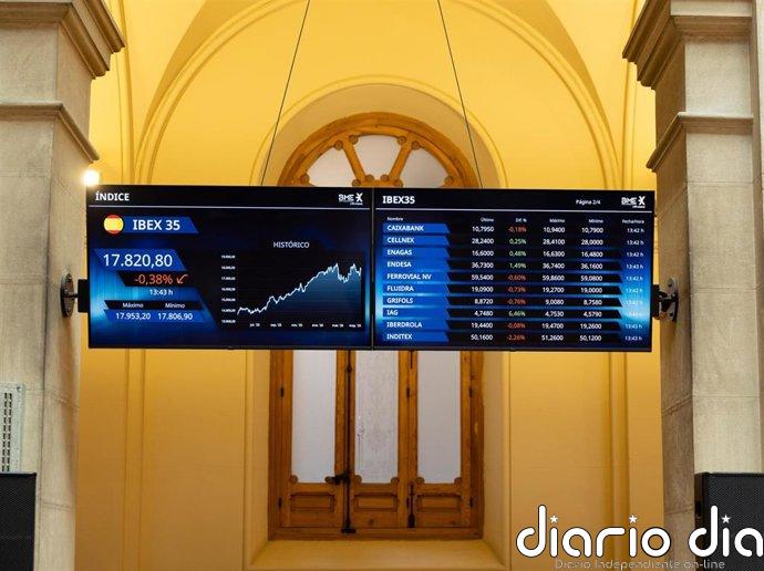 El Ibex 35 abre con una caída del 1,2% y pierde los 17.700 puntos, pendiente de la subida del petróleo