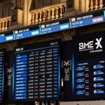 El Ibex 35 cae un 0,21% al cierre, con IAG volando por encima del 6%