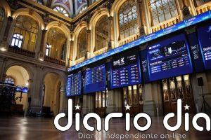 El Ibex 35 se deja un 0,5% en la media sesión y pierde los 17.600 puntos, con el crudo en 110 dólares