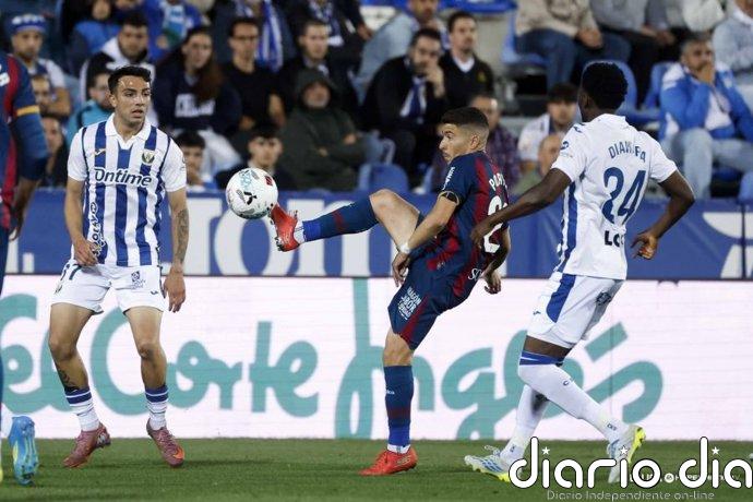 El Leganés acaricia la salvación y se la dificulta al Huesca