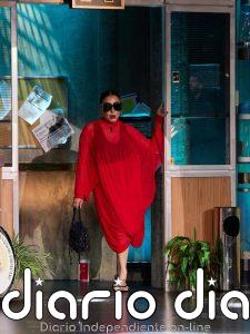 El look más etéreo de Candela Peña hasta la fecha en 'La Revuelta': translúcido y de líneas envolventes