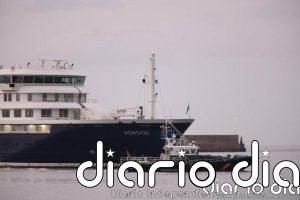 El MV Hondius llega al puerto tinerfeño de Granadilla