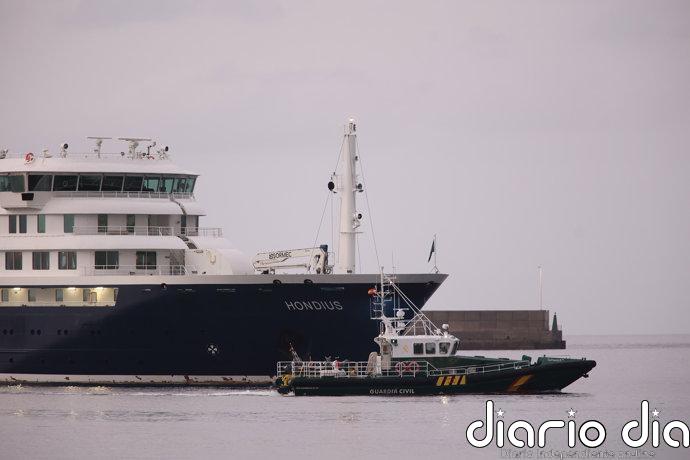 El MV Hondius llega al puerto tinerfeño de Granadilla