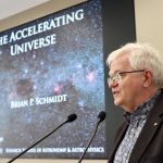 El Nobel Brian Schmidt explica en la Universidad de Almería cómo las supernovas revelaron que el universo se acelera