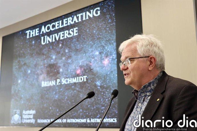 El Nobel Brian Schmidt explica en la Universidad de Almería cómo las supernovas revelaron que el universo se acelera