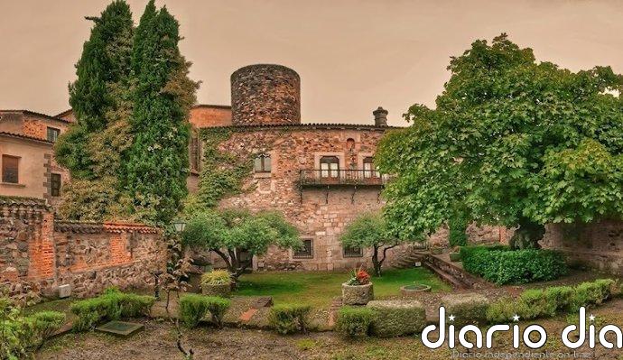 El Palacio Carvajal de Cáceres se mantendrá cerrado hasta el lunes para ventilar el humo del incendio de un camión