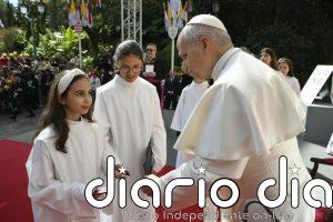 El Papa aboga en su encíclica por establecer límites de edad para el acceso de menores a móviles y redes sociales