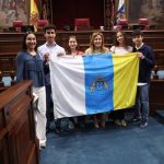 El Parlamento recibe a los cinco estudiantes canarios seleccionados para la Ruta Quetzal 2026