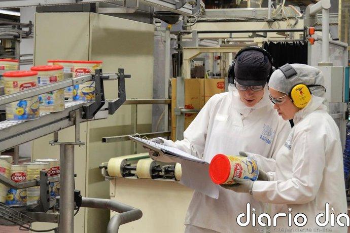 El Parlamento, unánime con los trabajadores de Nestlé, pide la retirada de un ERE que los números "no justifican"
